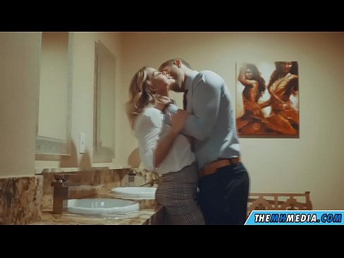 ❤️ ווען אַ באַסטי בלאָנדע סידוס איר אין אַ ציבור אָפּטריט ☑ פּאָרן ווידעא ביי אונדז